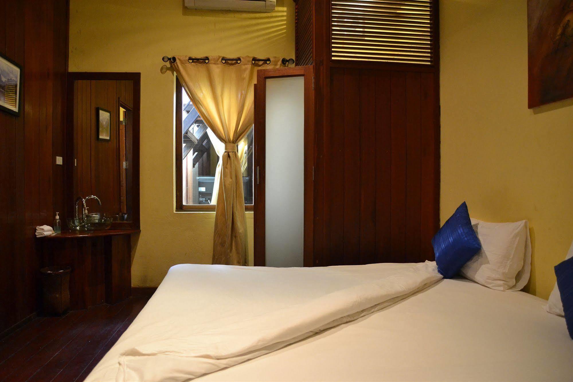 Hotel Inthira Thakhek Zewnętrze zdjęcie